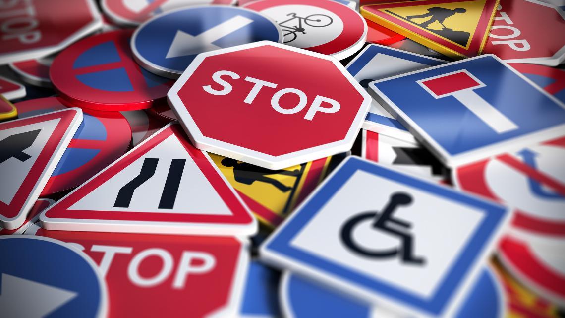 Jak czytać znaki drogowe i się w nich nie pogubić?