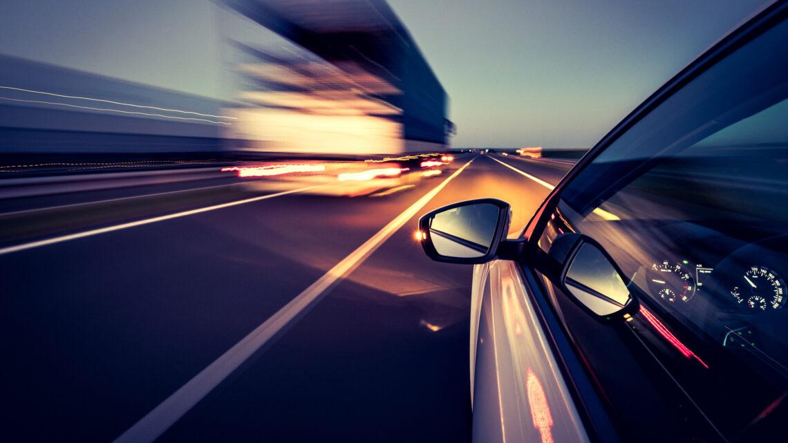 Dopuszczalne limity prędkości na drodze – zmiany w przepisach
